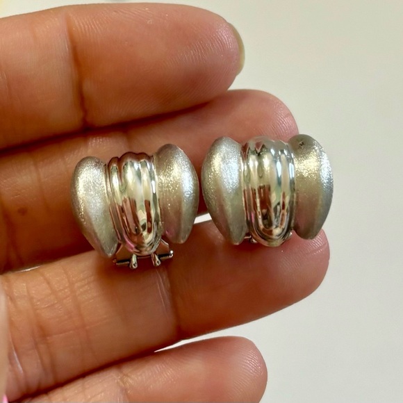 SOLID 14K WHITE GOLD WINGS EARRINGS W/ OMEGA BACKS - MADE IN ITALY - Picture 2 of 10